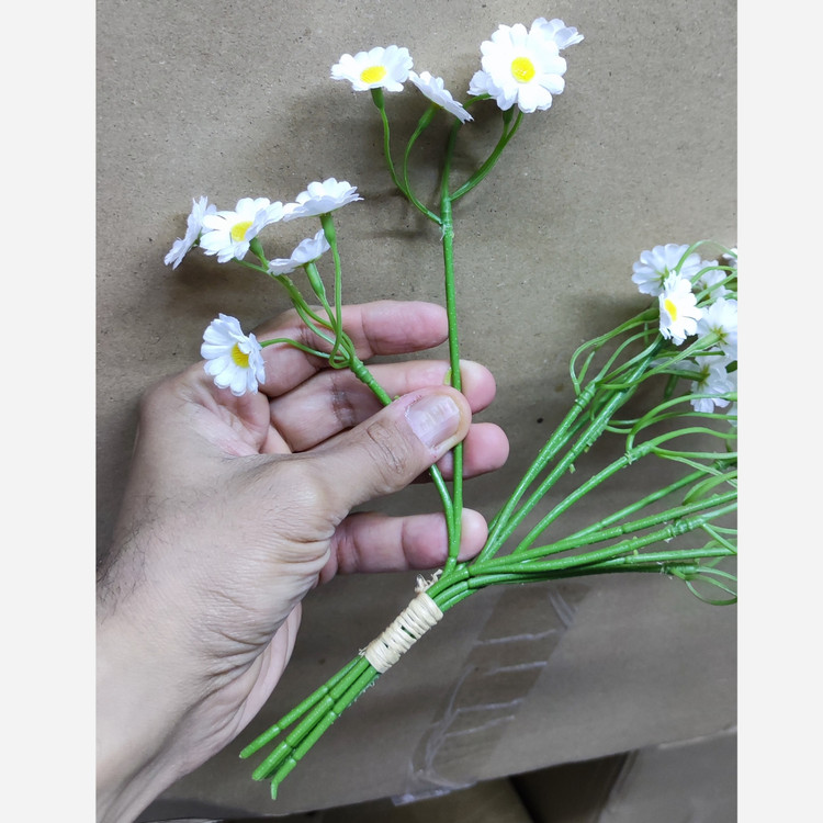 بوته بابونه وارداتی سفید 6شاخه 60گل